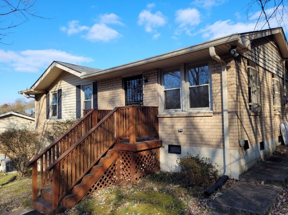 Excellent 3 Bedroom Home Minutes from Down... - Excellent 3 Bedroom Home Minutes from Down...