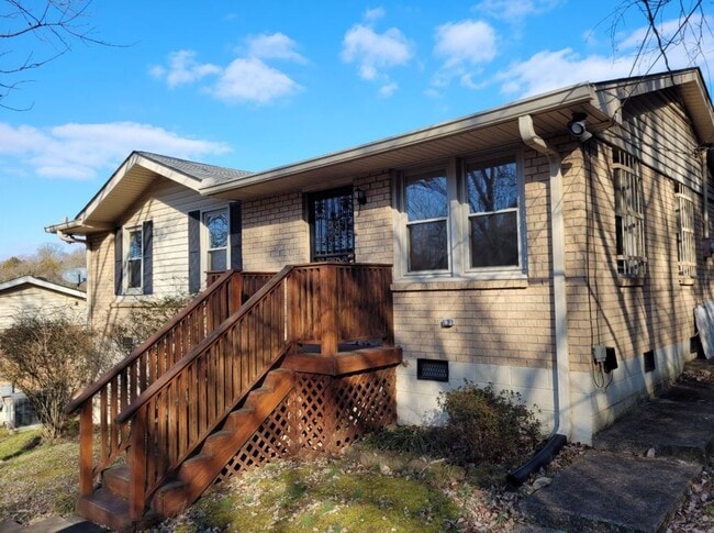 Excellent 3 Bedroom Home Minutes from Down... - Excellent 3 Bedroom Home Minutes from Down...