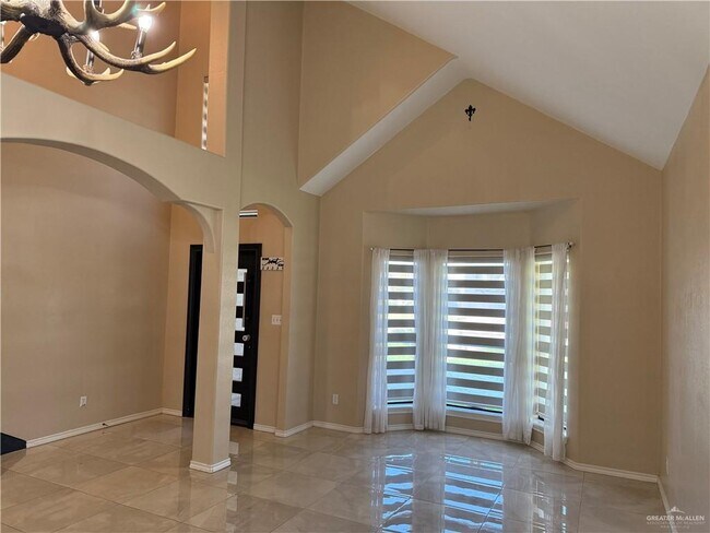 Building Photo - 35 Wisteria Dr