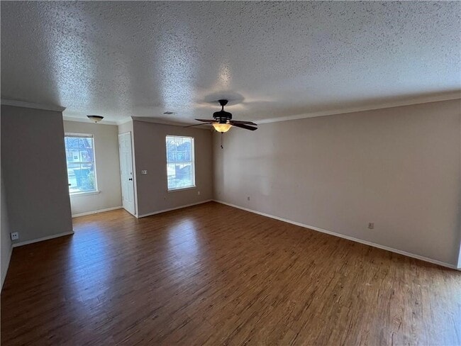 Building Photo - 322 S 11th Pl