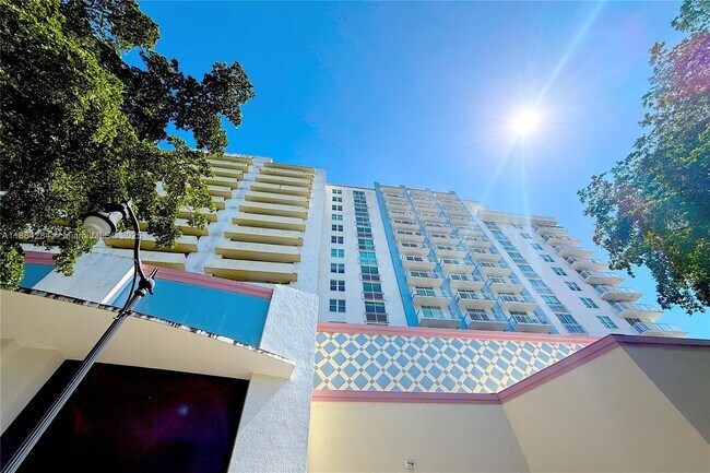 Foto del edificio - 3000 Coral Way