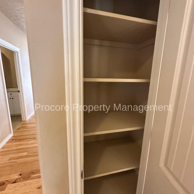 Building Photo - $2,165.00...Victory and Locust Grove.... GREAT 3 bedroom PLUS office and 2.5 bath home in Meridia...