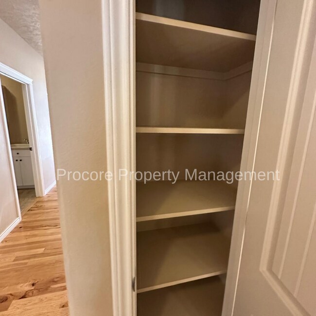 Foto del edificio - $2,165.00...Victory and Locust Grove.... GREAT 3 bedroom PLUS office and 2.5 bath home in Meridia...