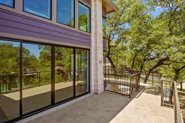 Foto del edificio - 109 Lake Hills Dr N