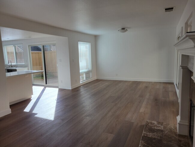 Foto del edificio - 125 Northcreek Cir