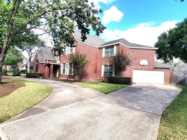 Building Photo - 2214 Old S Dr