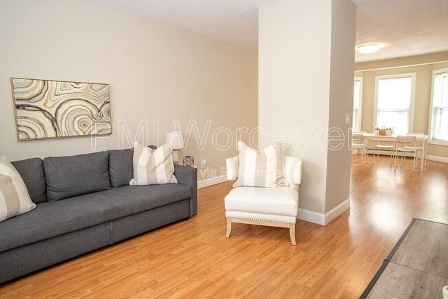 Foto del edificio - 73 Green Hill Pkwy