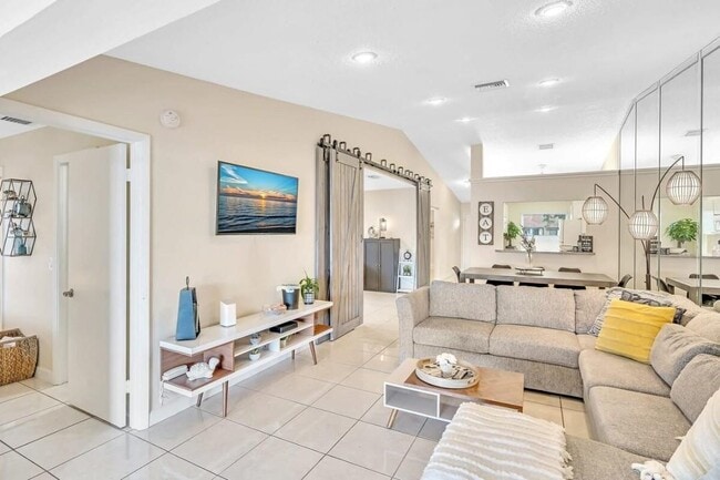 Photo - Beautiful 3-Bedroom, 2-Bath Villa with Lak... House