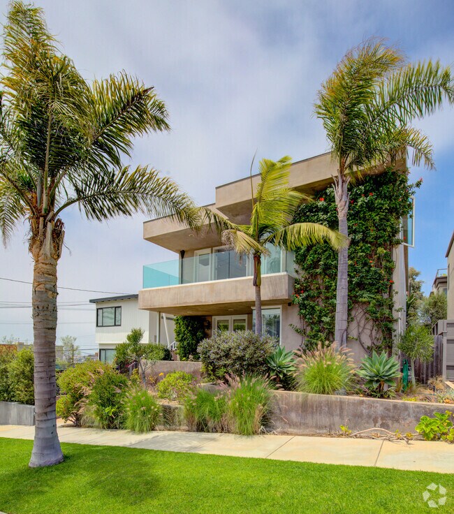 Carnation Villa Apartments for Rent with a Yard Manhattan Beach, CA