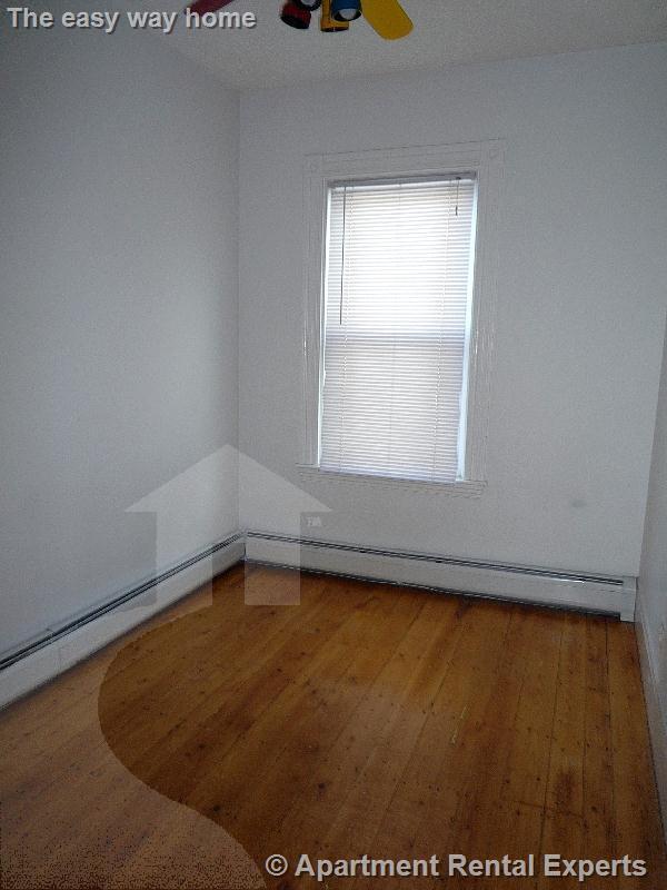 Building Photo - 182 Thorndike St
