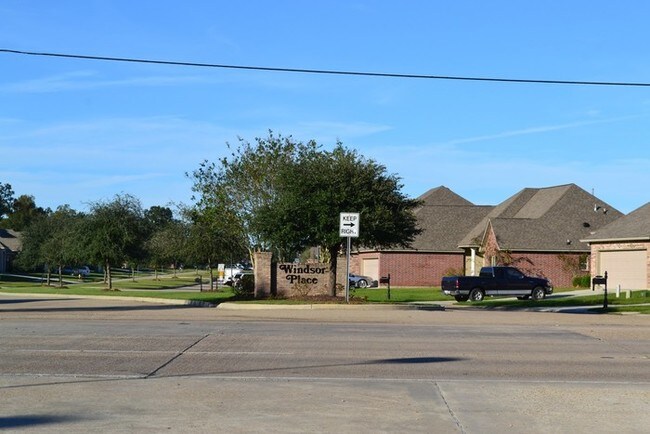 Building Photo - 5331 Knight Dr