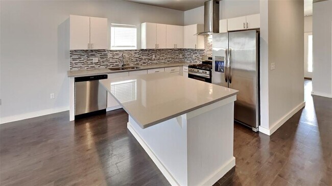 Foto del edificio - 601 NW 176th St