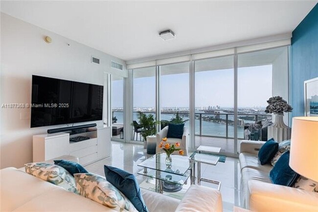 Photo - 2020 N Bayshore Dr Apartment