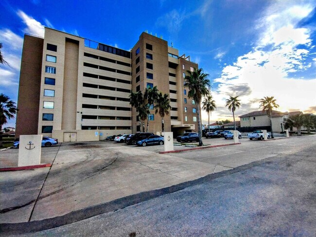 Foto del edificio - 6403 Padre Blvd