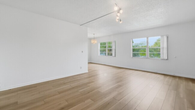 Foto del edificio - 13250 SW 4th Ct
