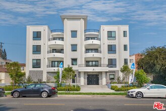 Building Photo - 1832 S Barrington Ave