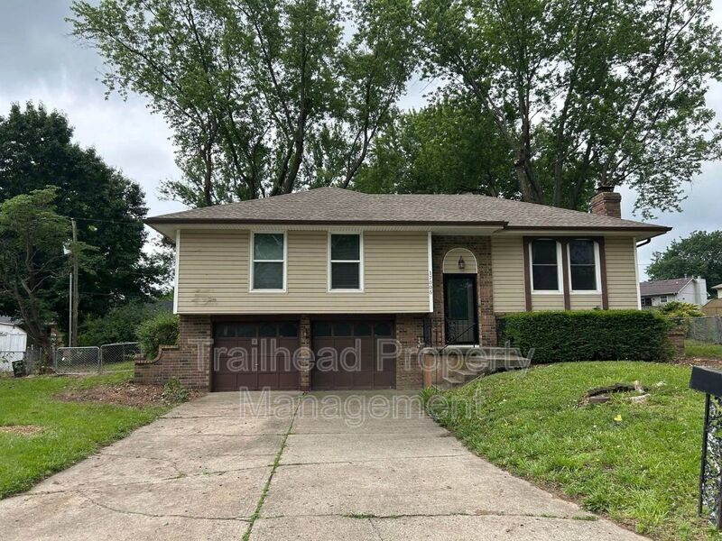 Primary Photo - 17005 E 7th Terrace Ct N