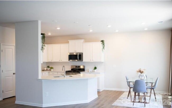 Building Photo - 13020 Lannister Dr