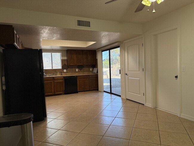 Building Photo - Centrally Located Home with Newer Energy E...