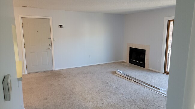 5 - 1202 Ravens Crest Dr