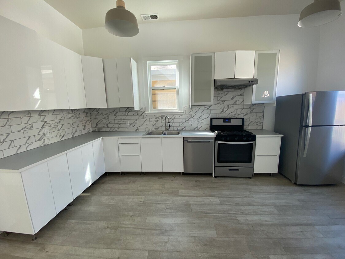 Kitchen - 905 Pine St