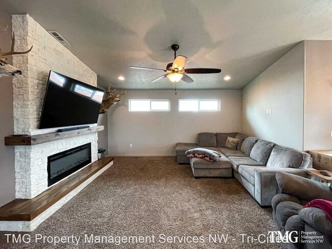 Building Photo - 3 br, 2 bath House - 5913 Ramus Lane