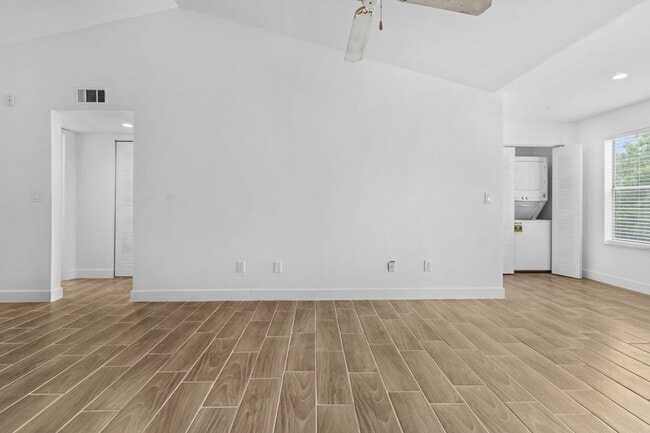 VENETIAN PLACE - 2nd floor • 1 BR 1 Bath - 735 ft² - VENETIAN PLACE - 2nd floor • 1 BR 1 Bath - 735 ft² Apartment