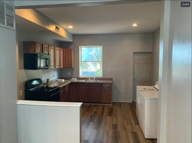 Photo - 3 Bedrooms 2 Bathrooms Townhome