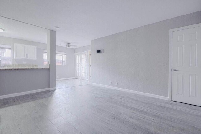 Family room - 3140 Midway Dr