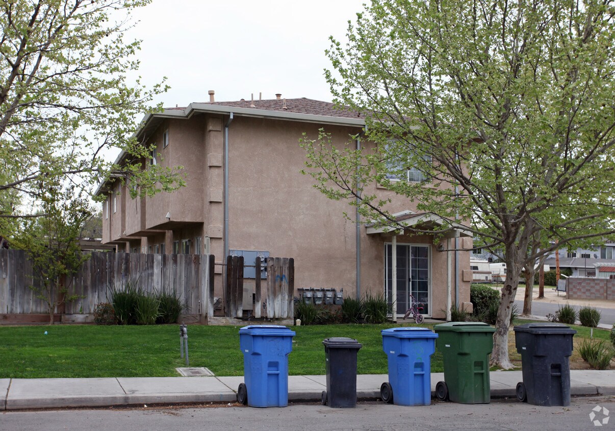 Foto del edificio - 1040 N Denair Ave