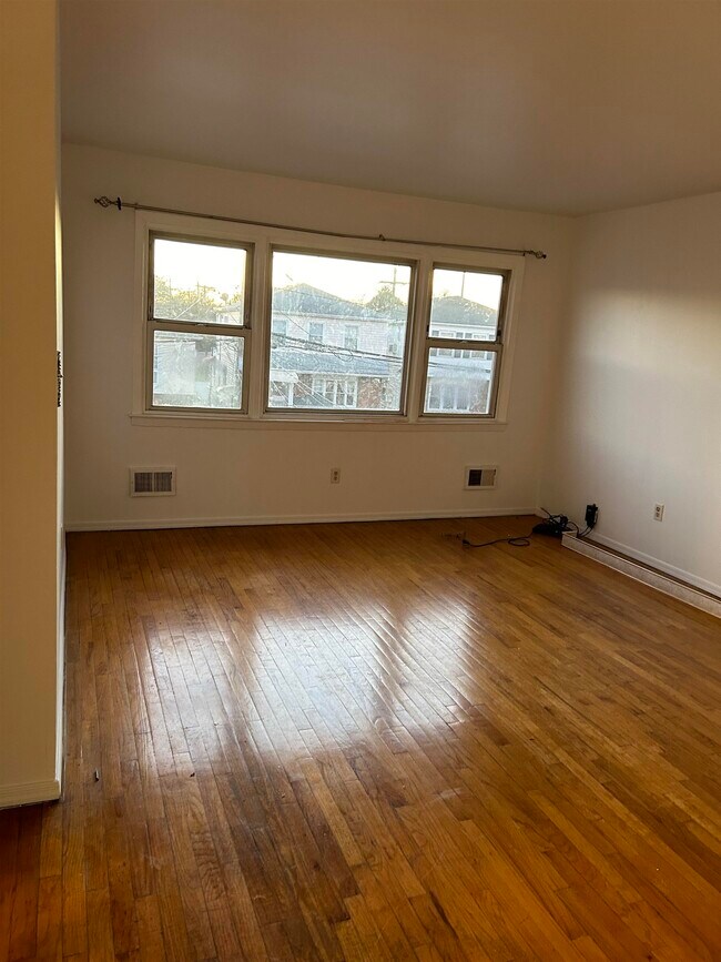 Building Photo - 24 Colonial Dr