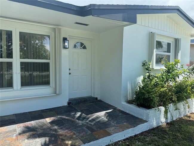 Building Photo - 17630 SW 112th Ave
