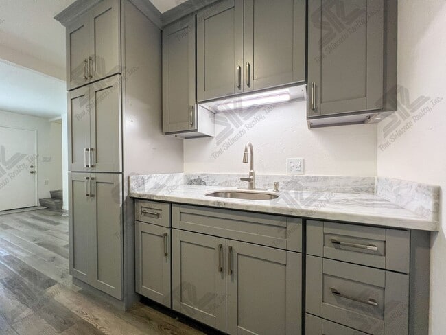 Photo - 2 Bedroom Unit, 1.5 baths with one assigne... Townhome