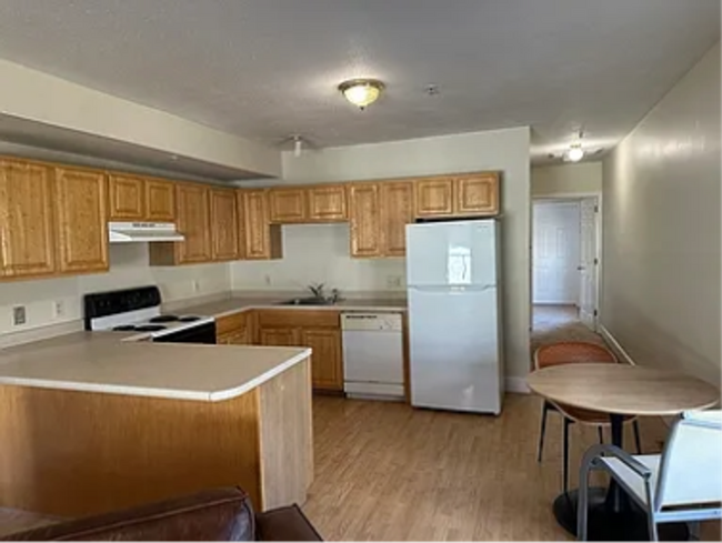 Building Photo - Comfortable 1BR Condo with Assigned Parking at $1200 in Ware, MA