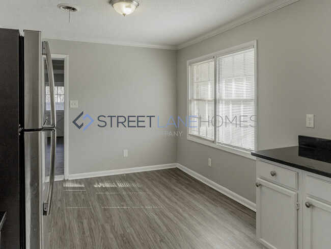 Building Photo - NOW OFFERING $250 OFF FIRST FULL MONTH IF ...