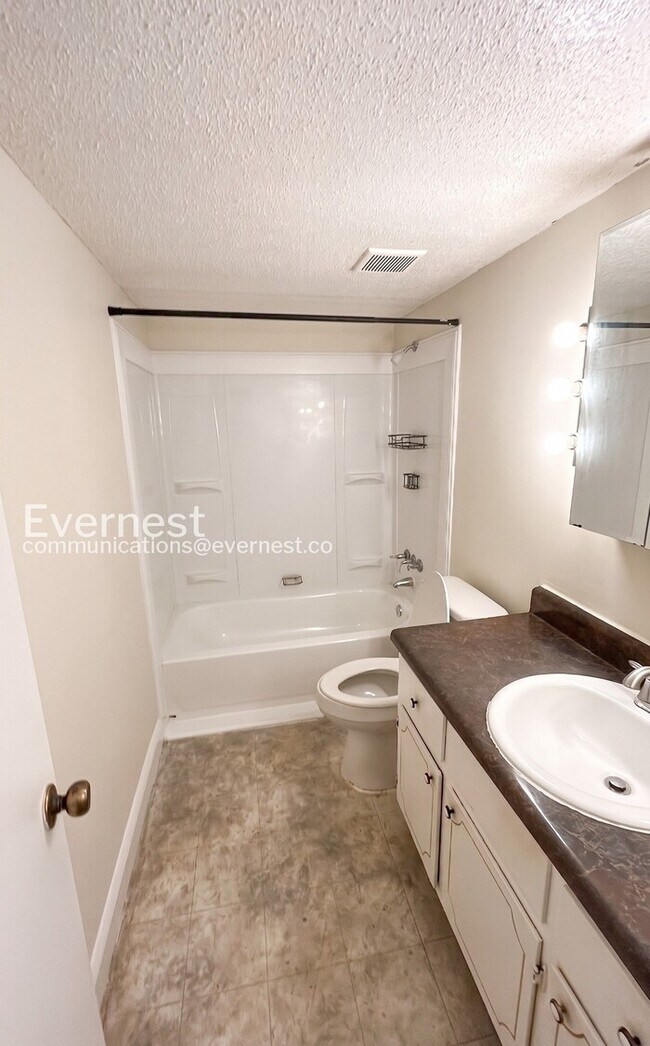 Foto del edificio - 1845 Stonehenge Dr