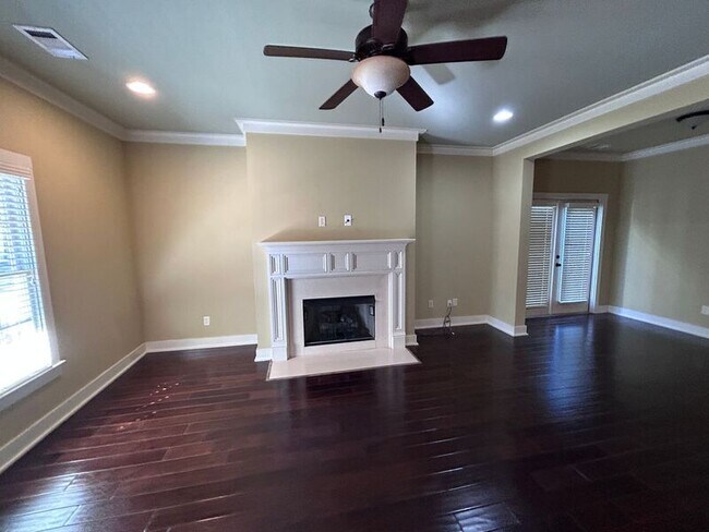 Building Photo - 1541 Laurens St