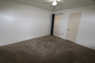 Building Photo - 5339 Lincoln Town Dr