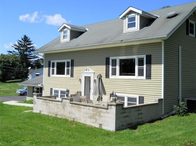 Building Photo - 420 Snowhill Rd