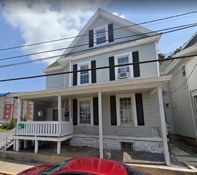 Building Photo - 381 Forest Ave