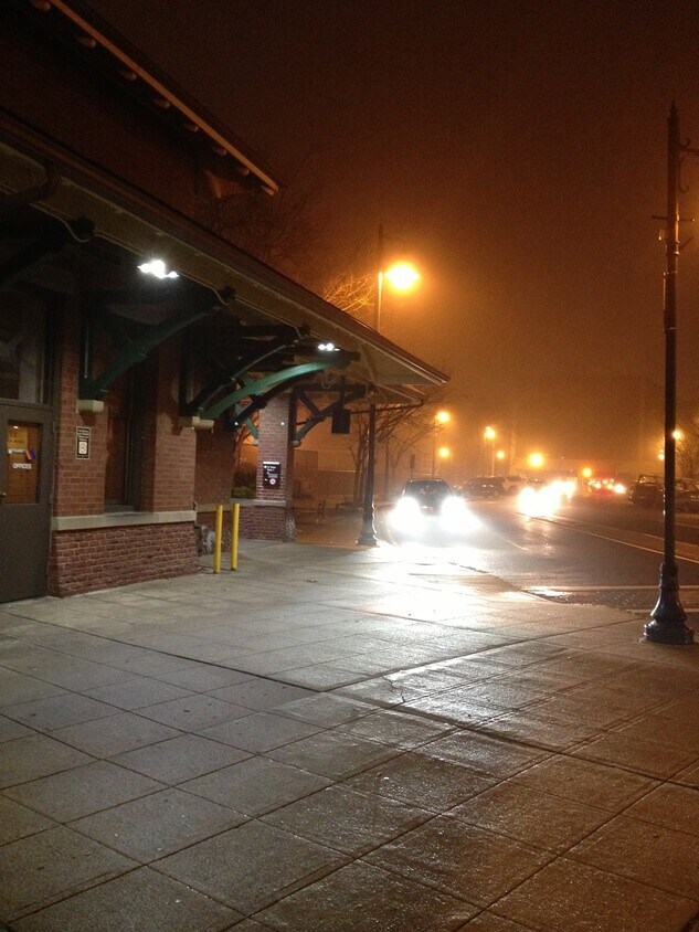 Summit Train Station - 42 Franklin Pl