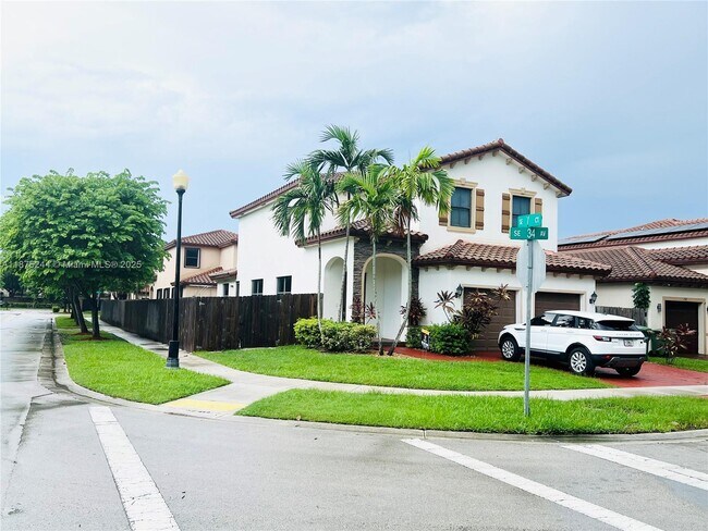 Foto del edificio - 742 SE 34th Ave