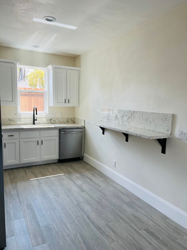 1480 E Cross Ave, Tulare, CA 93274 House Rental in Tulare, CA