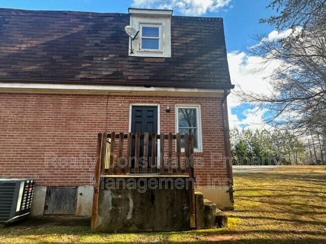 Foto del edificio - 1156 Smith Rd