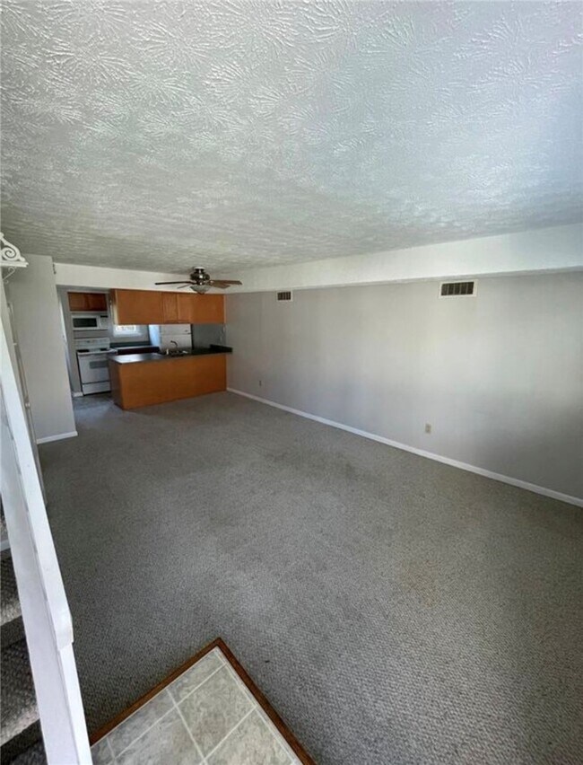 Foto del edificio - 422 Eastbrooke Ln