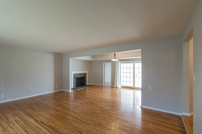 Building Photo - 1920 Foothill Dr