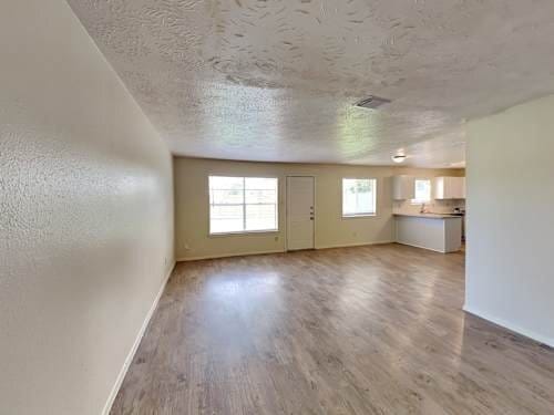 Building Photo - 9812 Robin St