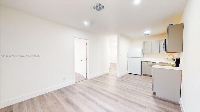 Foto del edificio - 3016 NW 2nd St