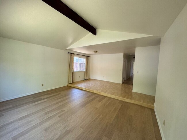Foto del edificio - Beautiful 3 Bedroom, 2 Bath House Availabl...