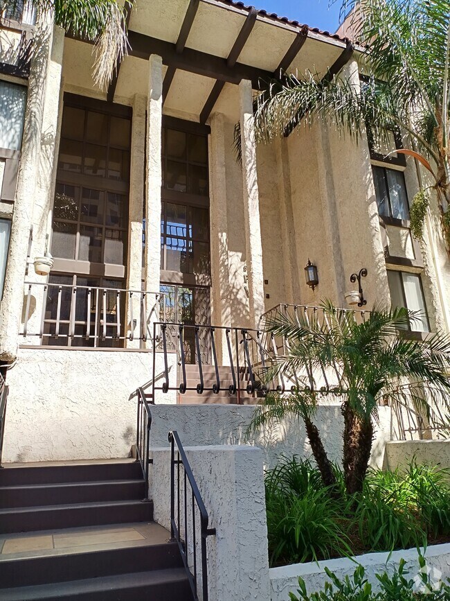 Building Photo - 510 N Maryland Ave